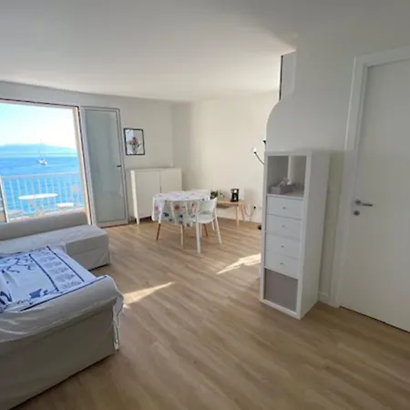 T2 With Balconies Stunning Sea Views 아파트