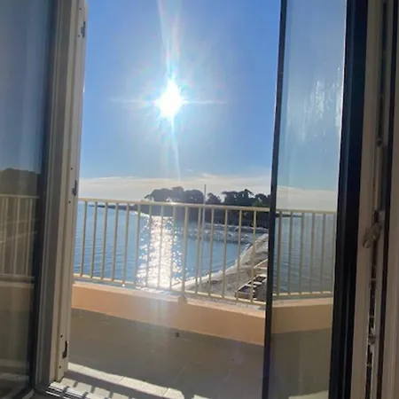 T2 With 2 Balconies By The Sea Apartment