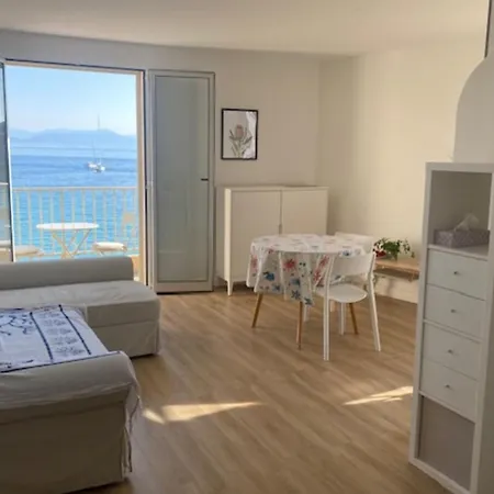 T2 With 2 Balconies By The Sea Apartment *
